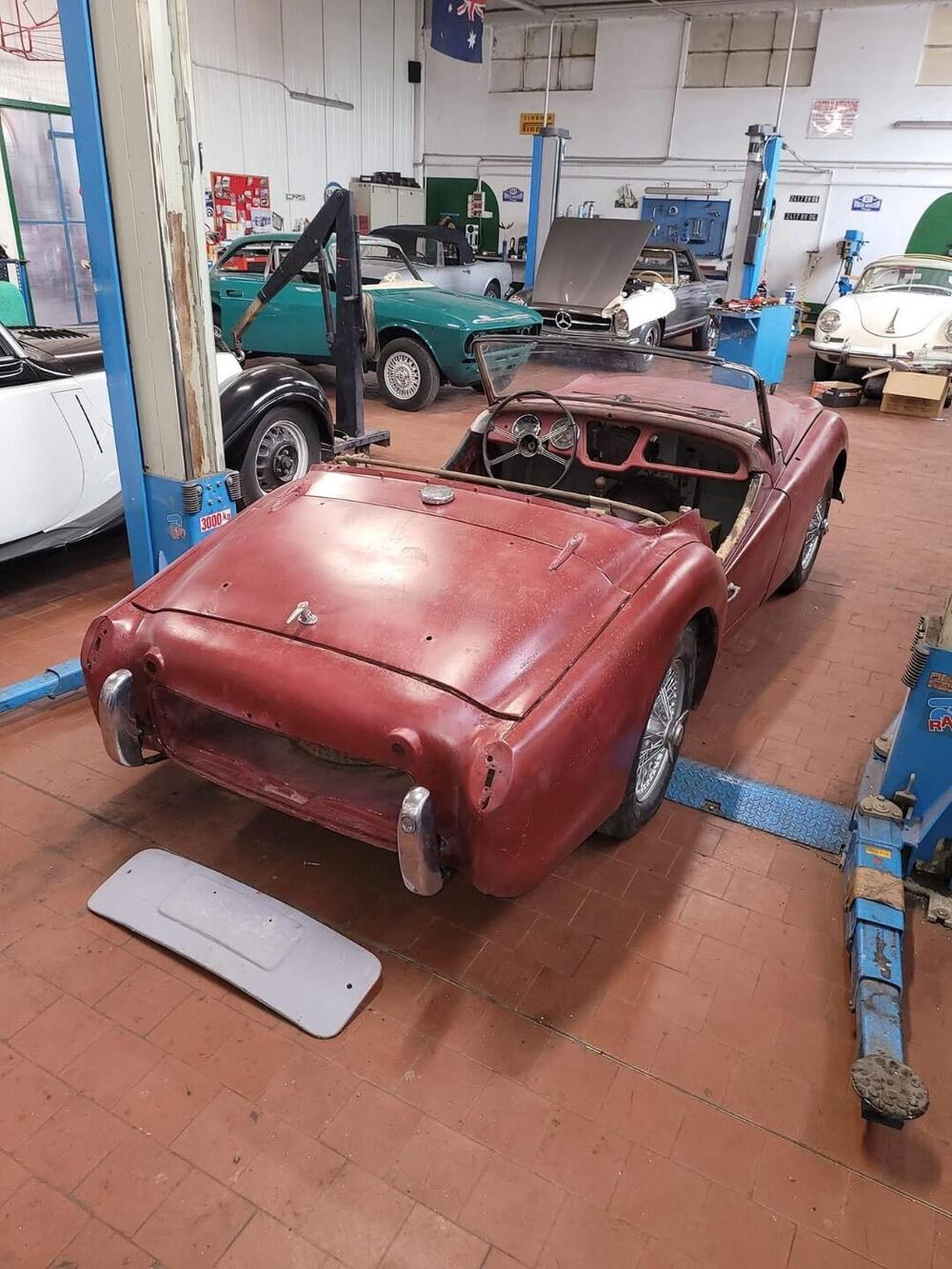 Triumph TR 3 A DA RESTAURO  d'epoca a Cremona (3)