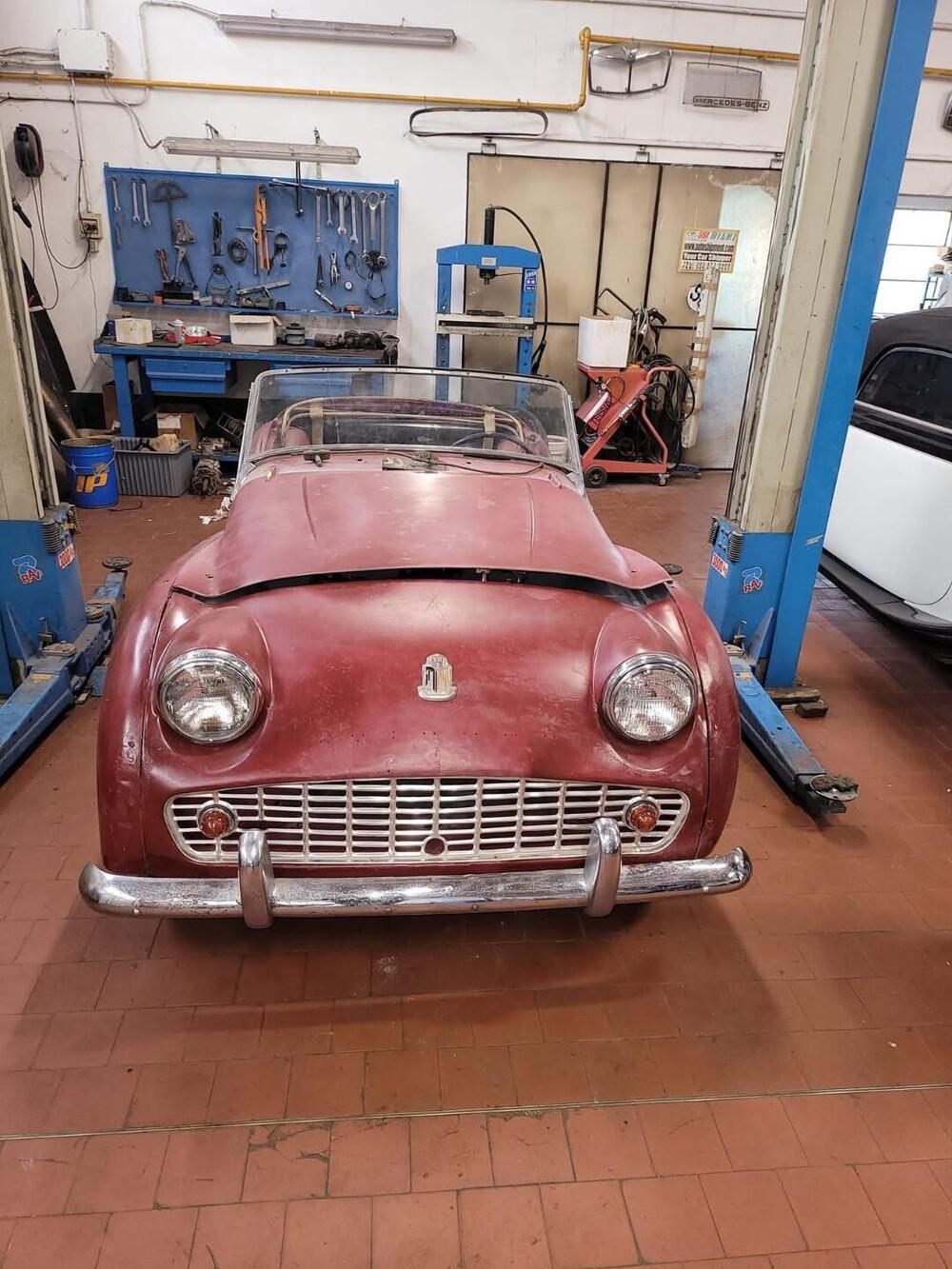 Triumph TR 3 A DA RESTAURO  d'epoca a Cremona (5)