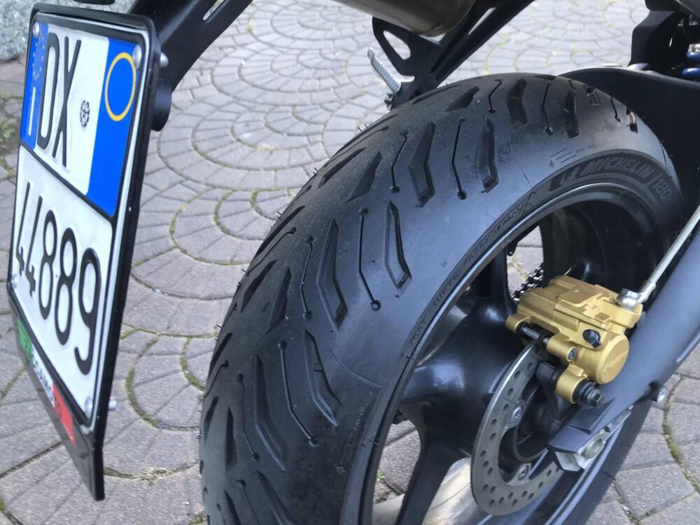 Triumph Street Triple R (2009 - 12) (2)