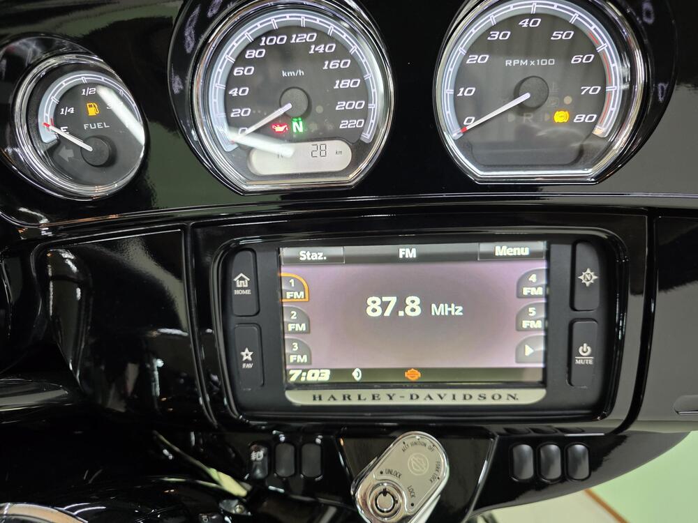 Harley-Davidson 1690 Electra Glide Ultra Limited (2016) - FLHTK (6)