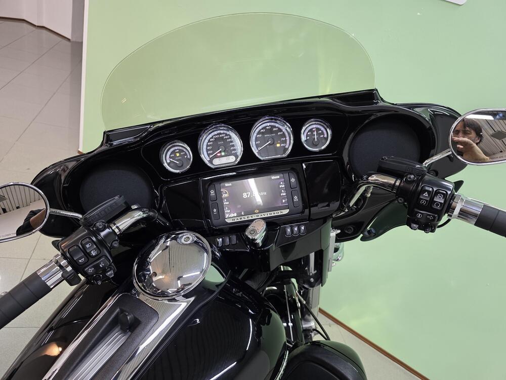 Harley-Davidson 1690 Electra Glide Ultra Limited (2016) - FLHTK (7)