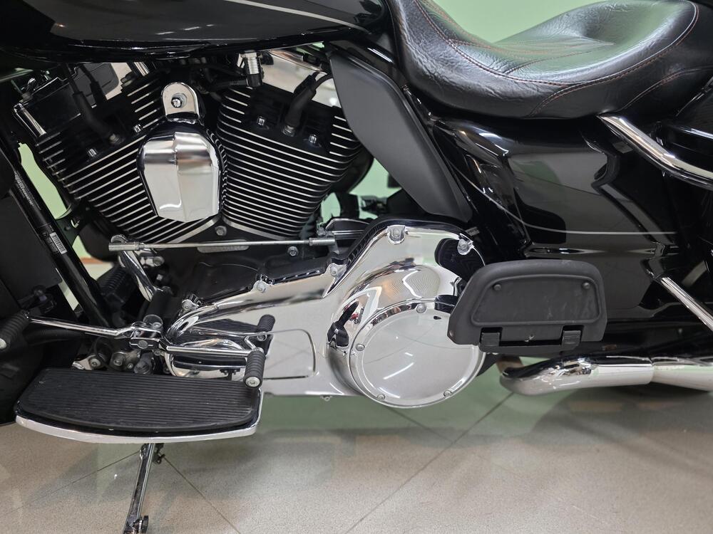 Harley-Davidson 1690 Electra Glide Ultra Limited (2016) - FLHTK (10)