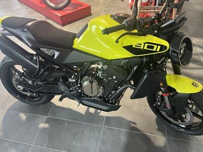 Husqvarna Vitpilen 801 L (2025) usata