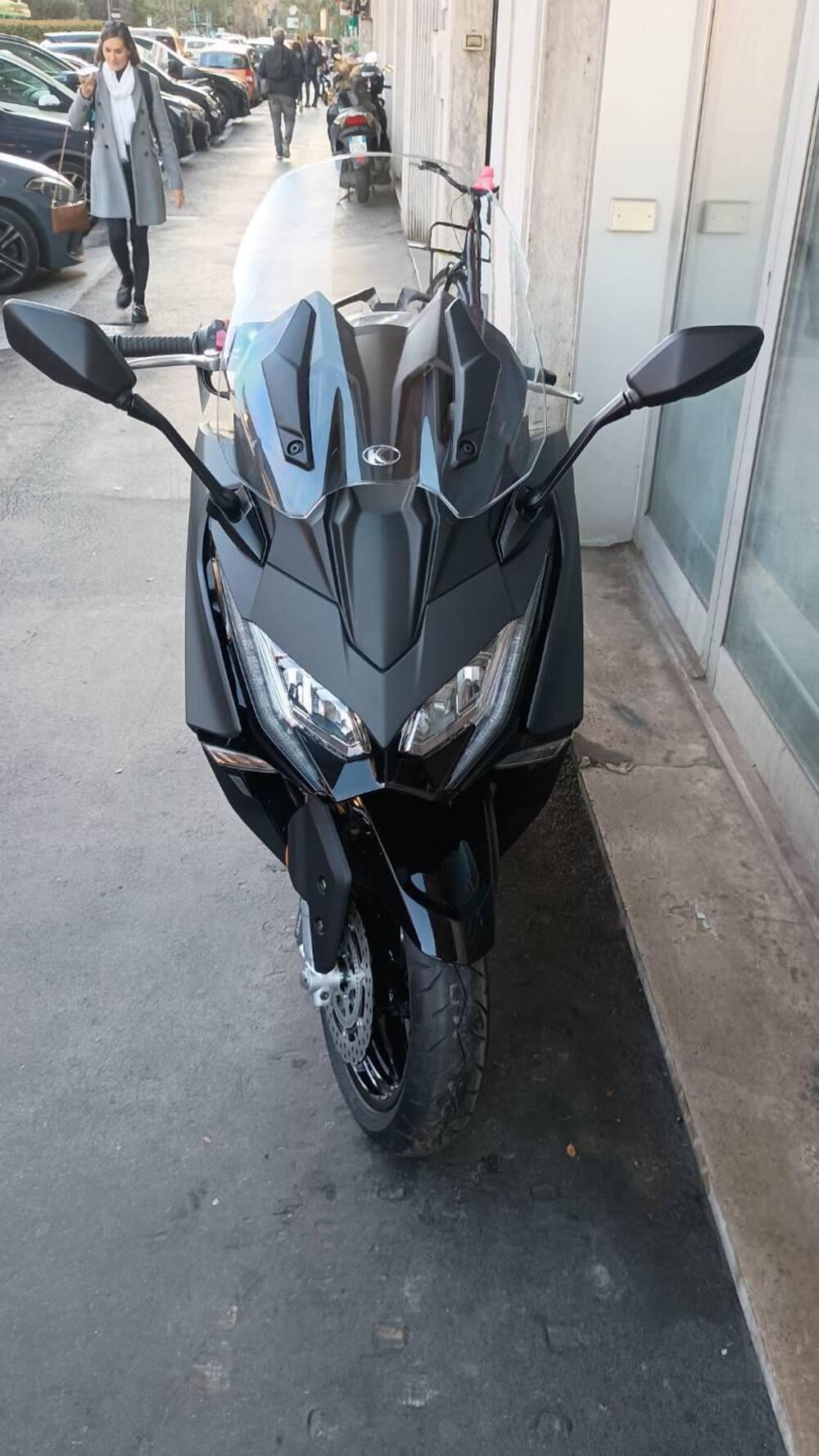 Kymco AK 575 Premium (2025 - 26) (2)