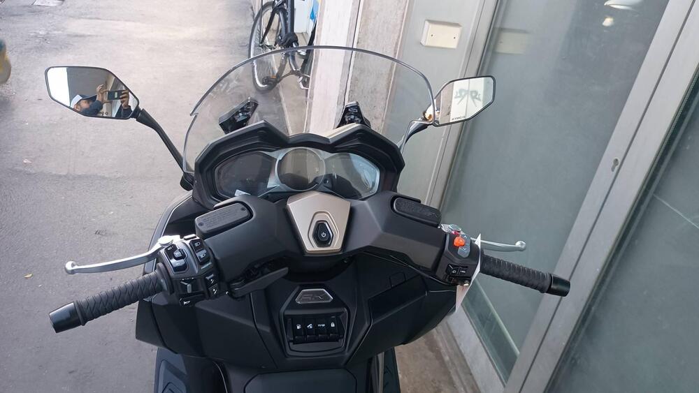 Kymco AK 575 Premium (2025 - 26) (3)