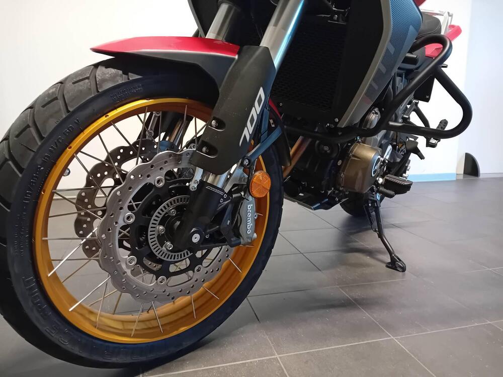 QJ Motor SRT 700 SX (2025 - 26) (10)