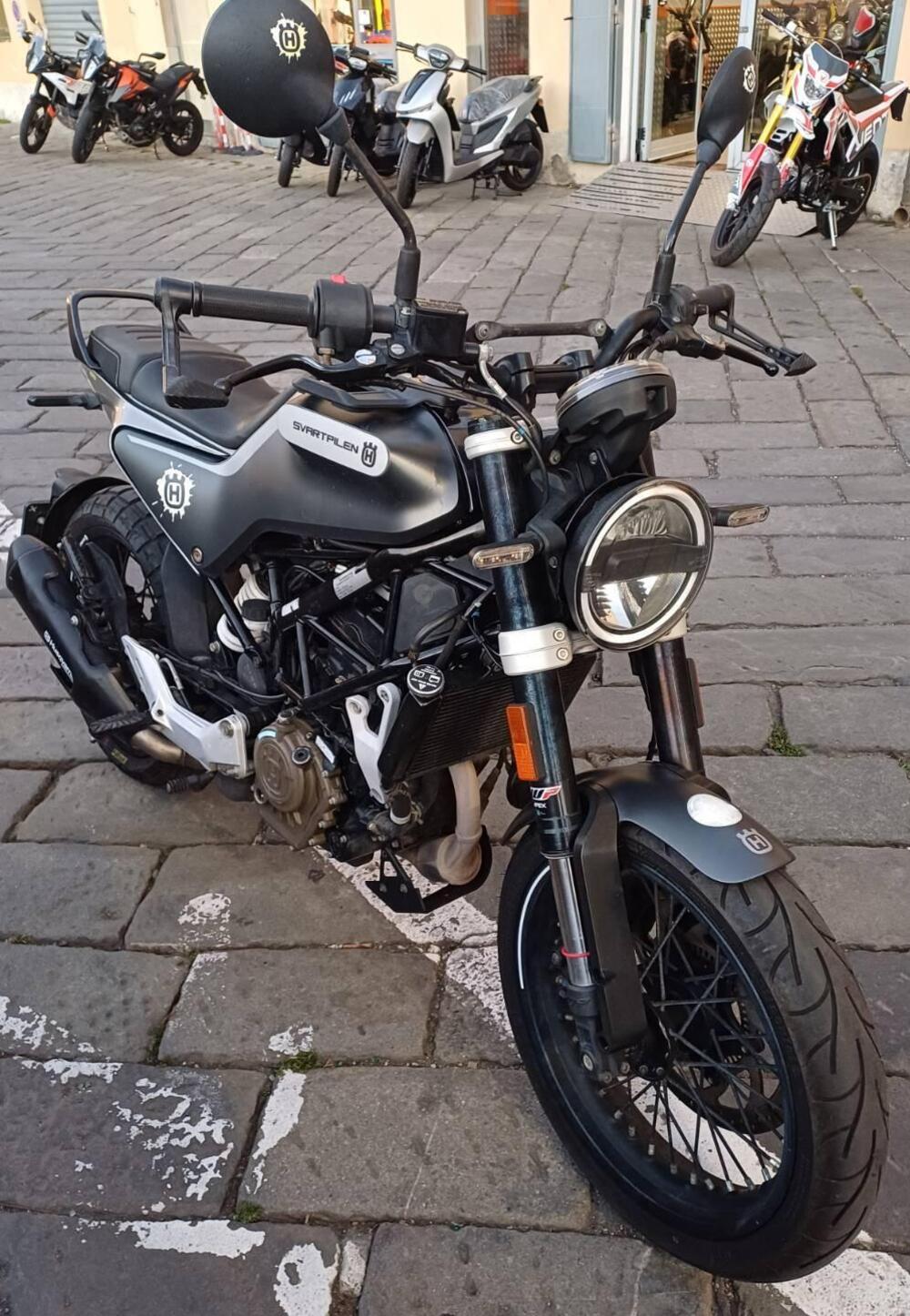 Husqvarna Svartpilen 125 (2021 - 23) (2)