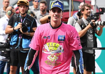 MotoGP 2025. GP della Malesia. Fermin Aldeguer, rookie dell'anno (con maglietta bellissima!): Sono troppo giovane per i Green Day!