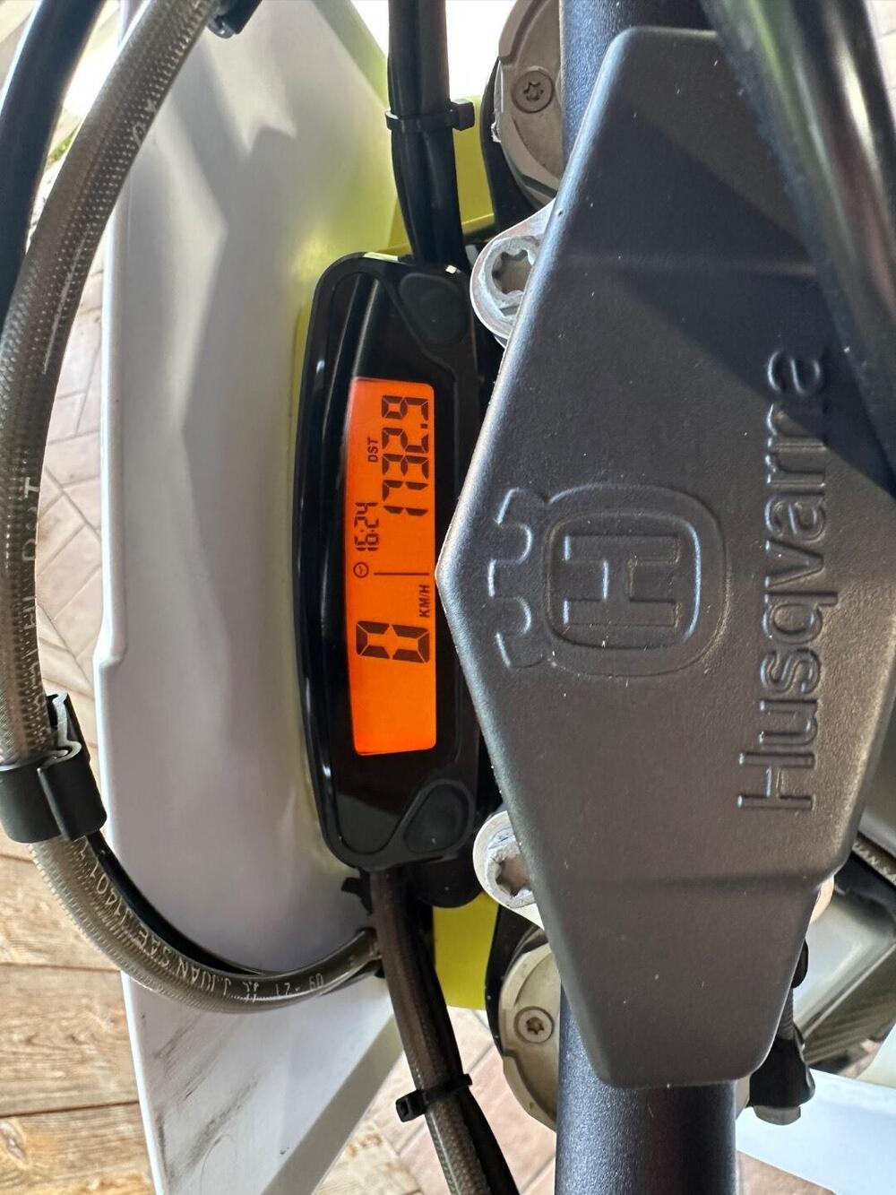 Husqvarna FE 250 (2022) (9)