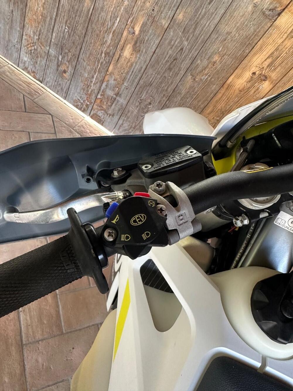 Husqvarna FE 250 (2022) (13)