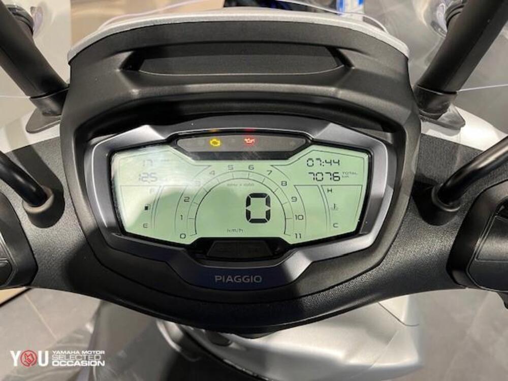 Piaggio Beverly 300 Hpe (2021) (2)