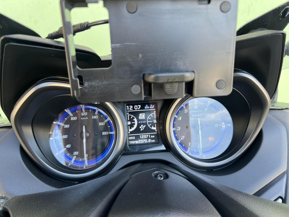 Yamaha T-Max 560 (2020 - 21) (4)