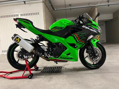 Kawasaki Ninja 400 (2023) usata