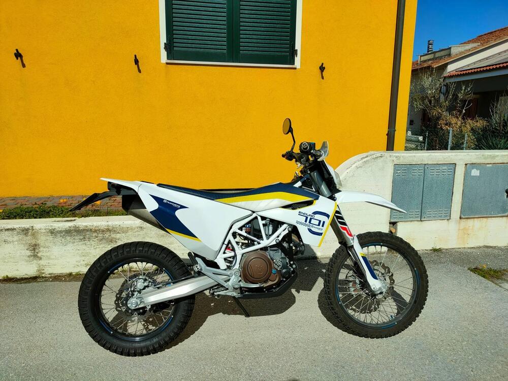 Husqvarna 701 Enduro (2017 - 19) (2)
