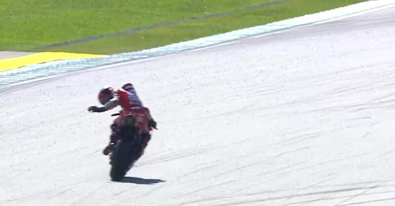 MotoGP 2025. GP della Malesia. Pecco Bagnaia: &quot;Non avrei fatto partire la gara di Moto3. La foratura? Problemi relativi&quot;