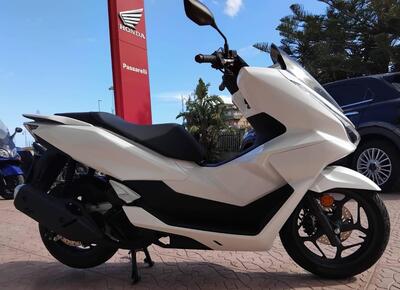 Honda PCX 125 (2025) usata