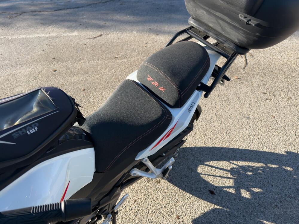 Benelli TRK 251 (2022 - 25) (4)