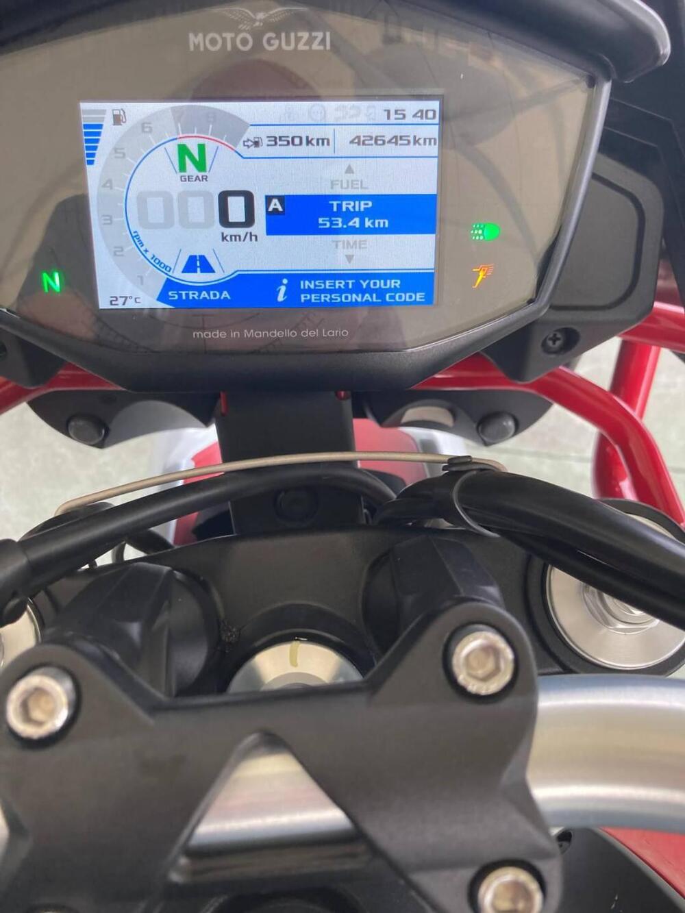 Moto Guzzi V85 TT Evocative Graphics (2021 - 23) (2)