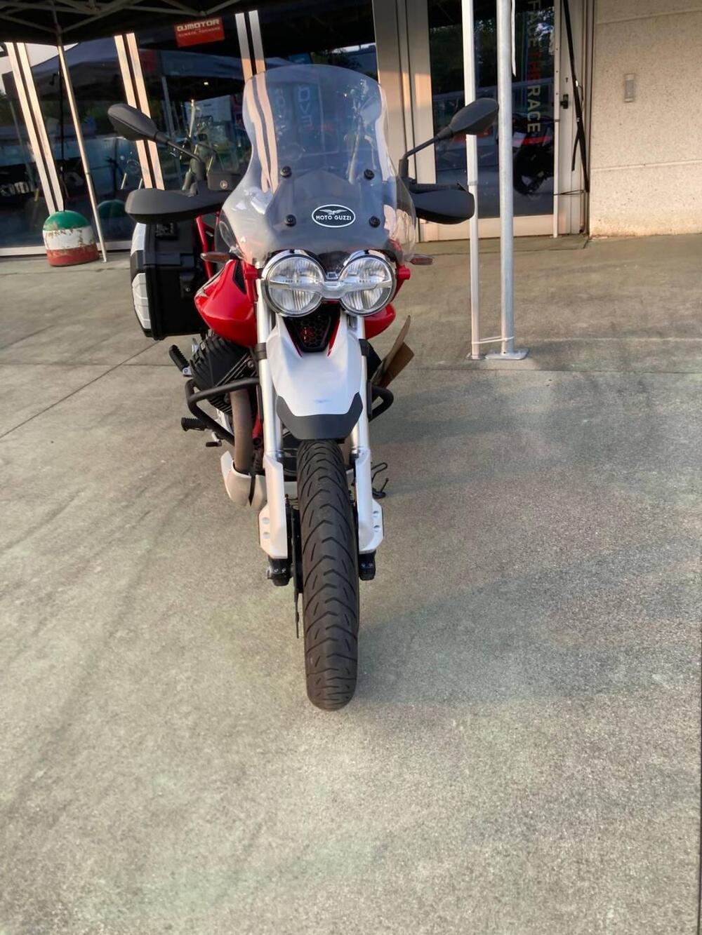 Moto Guzzi V85 TT Evocative Graphics (2021 - 23) (4)