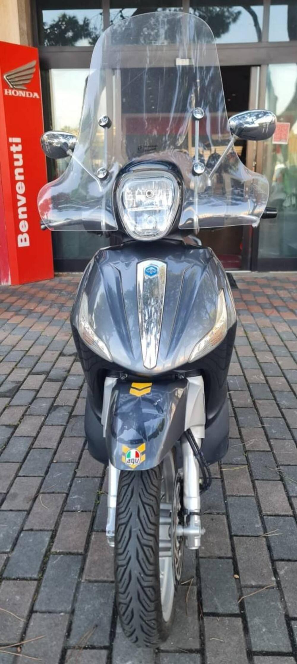 Piaggio Beverly 300 i.e. ABS-ASR (2016 - 20) (3)