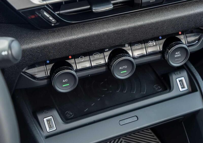 Citroen C4 (2020-->>) (12)