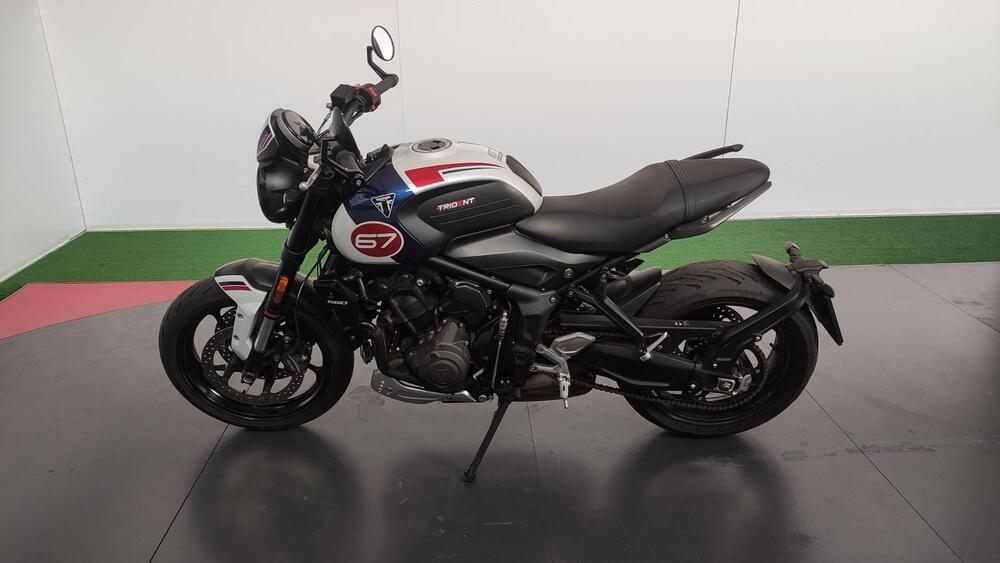 Triumph Trident 660 Triple Tribute Edition (2024) (9)