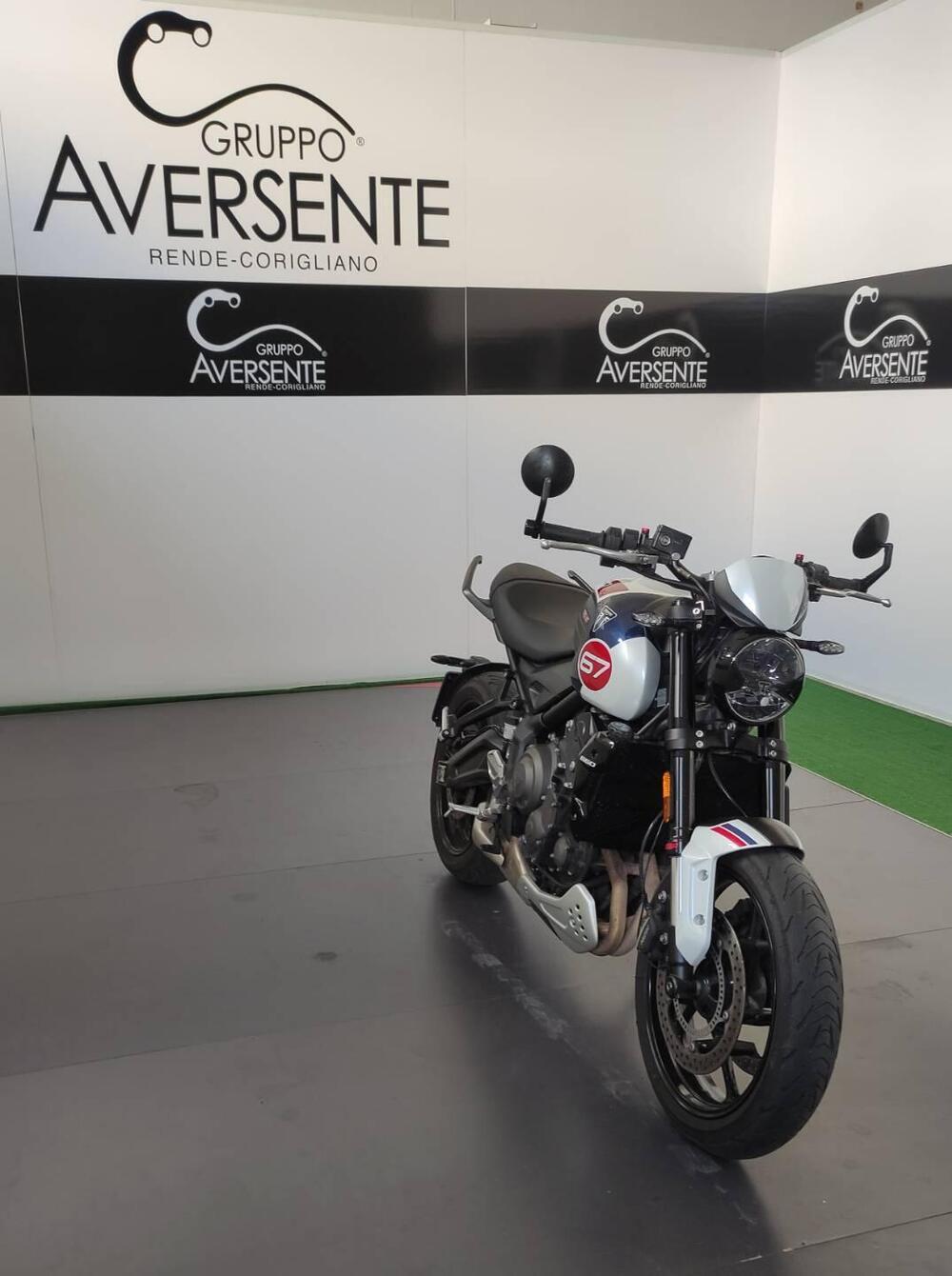 Triumph Trident 660 Triple Tribute Edition (2024) (3)