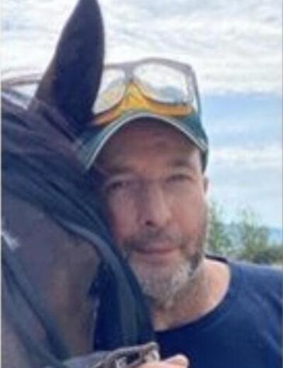 Due fratelli, su due moto differenti, cadono nella stessa curva, uno muore sul colpo