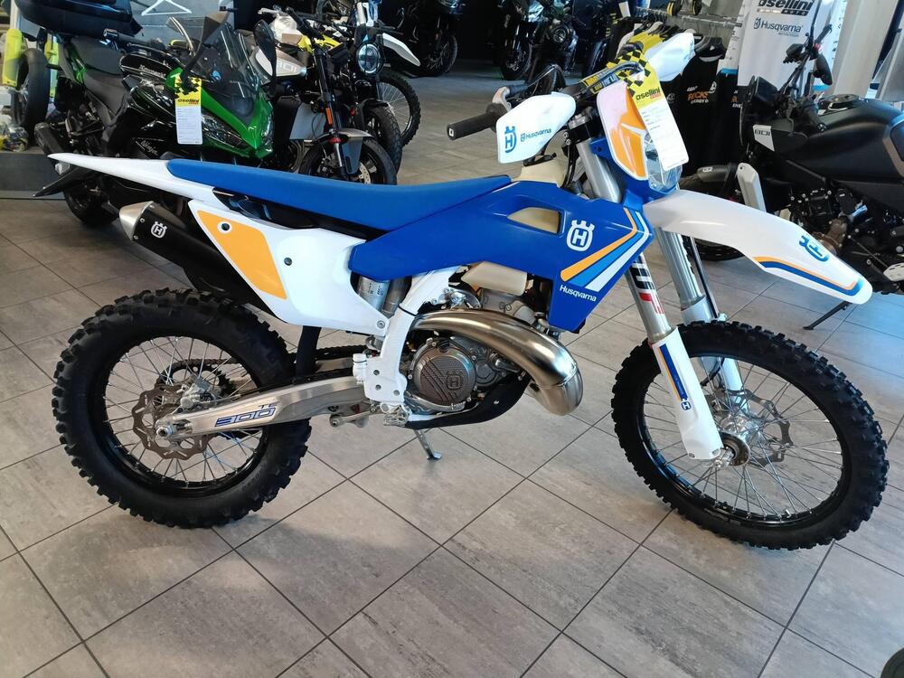 Husqvarna TE 300 Heritage (2025) (5)