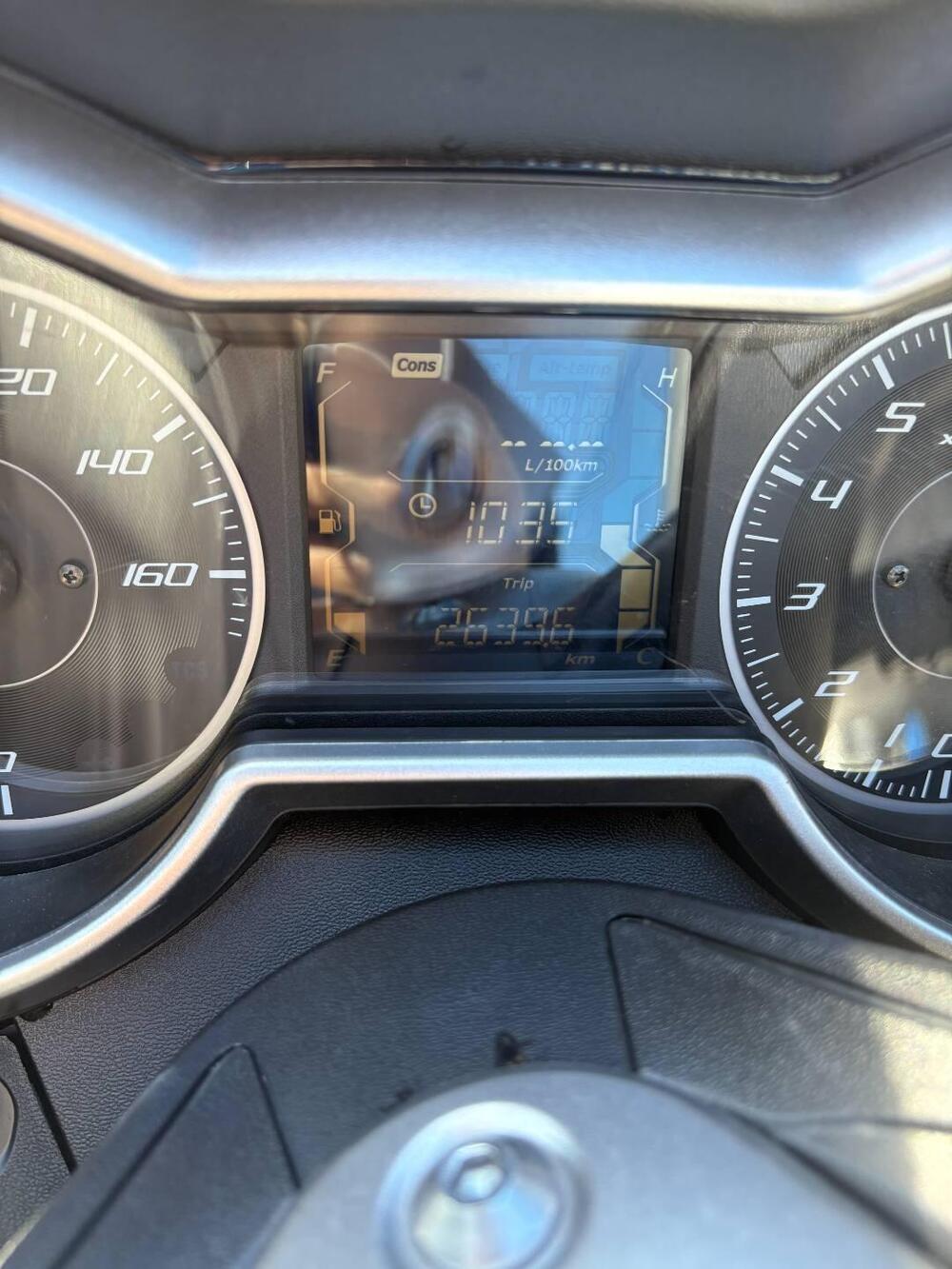 Yamaha X-Max 300 (2021 - 24) (5)