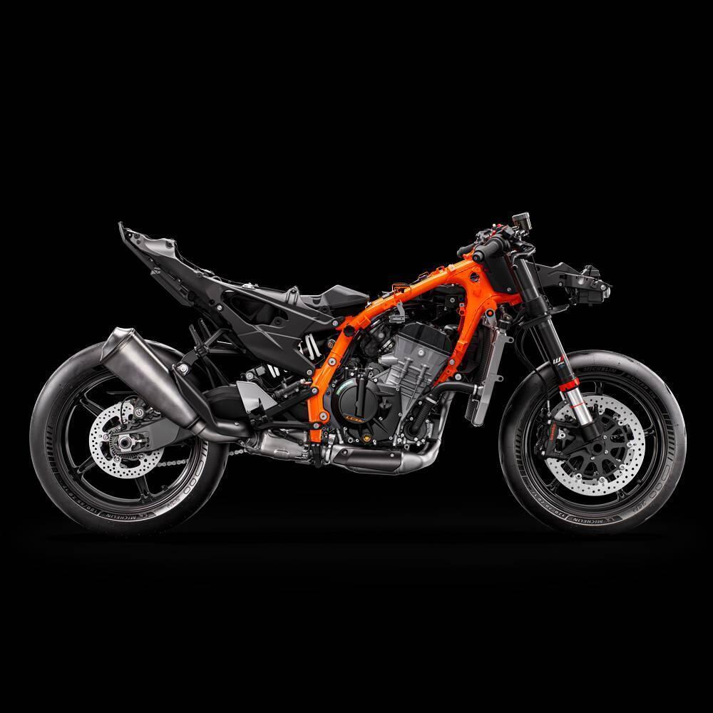 KTM 990 RC R (2026) (10)