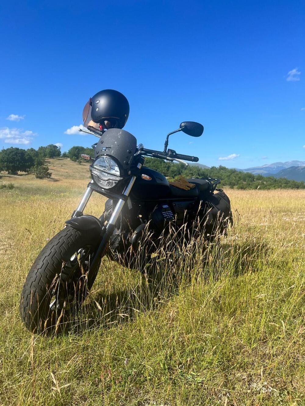 Moto Guzzi V9 Bobber (2021 - 25)