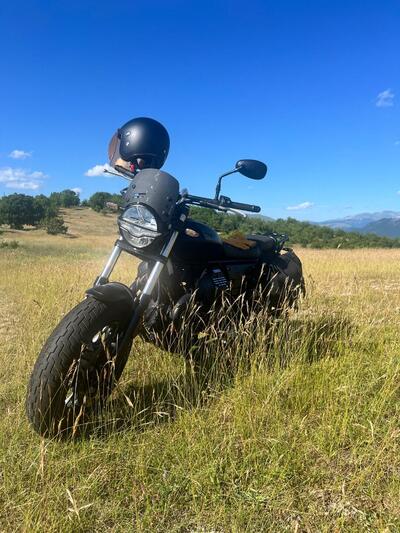 Moto Guzzi V9 Bobber (2021 - 25) usata