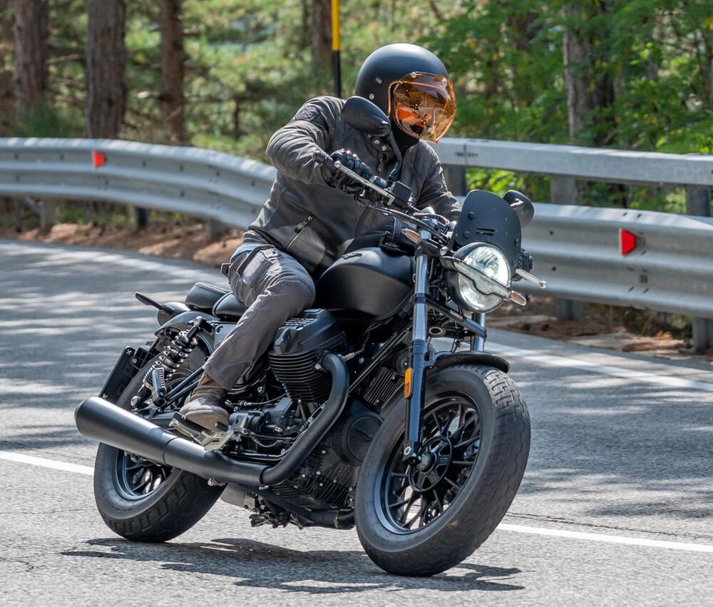 Moto Guzzi V9 Bobber (2021 - 25) (4)