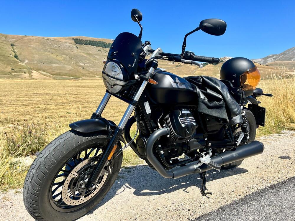 Moto Guzzi V9 Bobber (2021 - 25) (8)