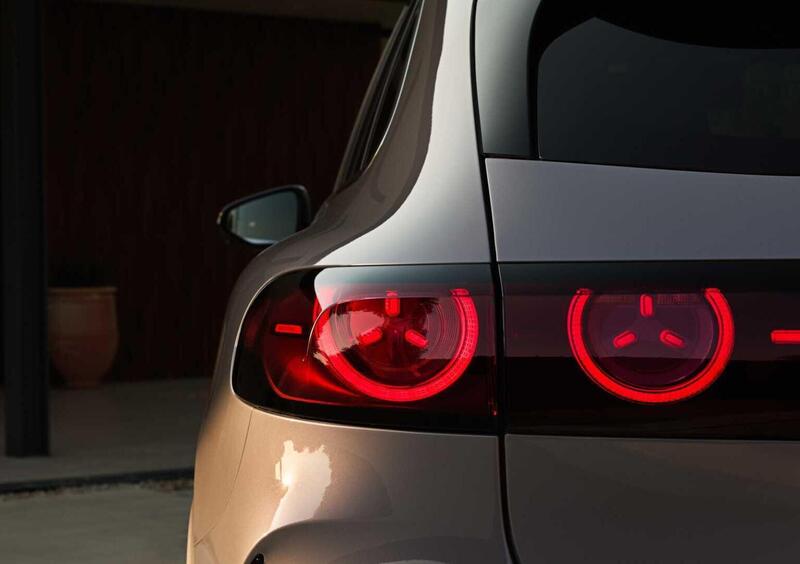 Mercedes-Benz GLC (2025-->>) (19)