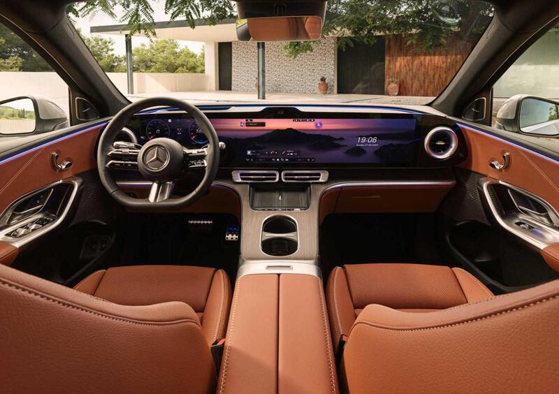 Mercedes-Benz GLC (2025-->>) (14)