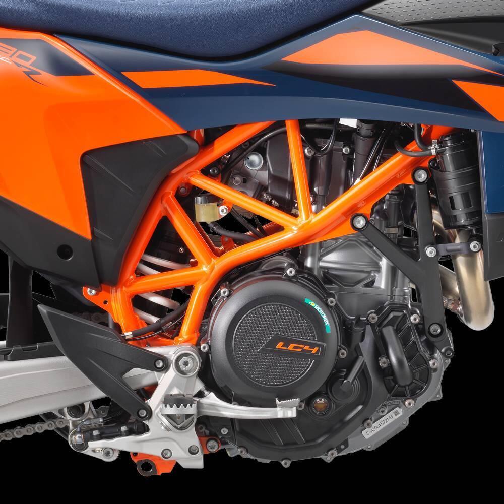 KTM 690 SMC R (2026) (16)