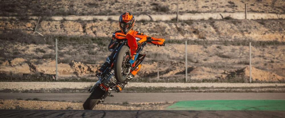 KTM 690 SMC R (2026) (14)