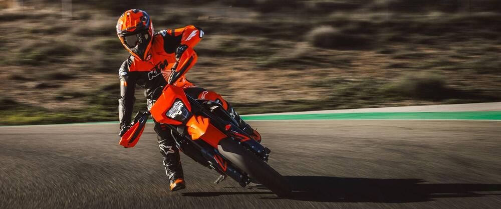 KTM 690 SMC R (2026) (13)