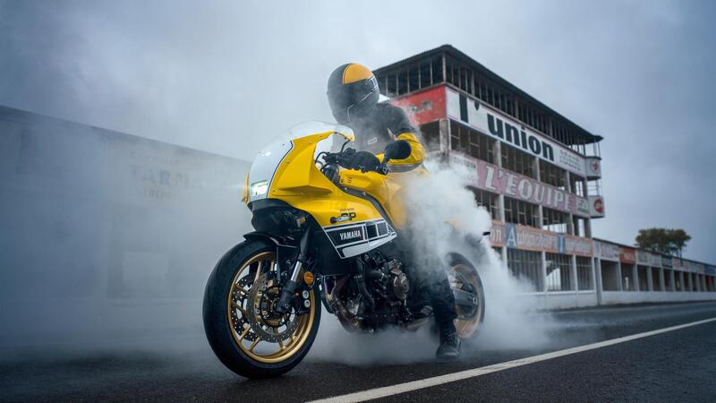 Yamaha XSR 900 GP 2026: arriva la livrea Legend Yellow, un tributo a Kenny Roberts [GALLERY]