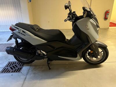 Yamaha X-Max 300 Tech Max (2025) usata