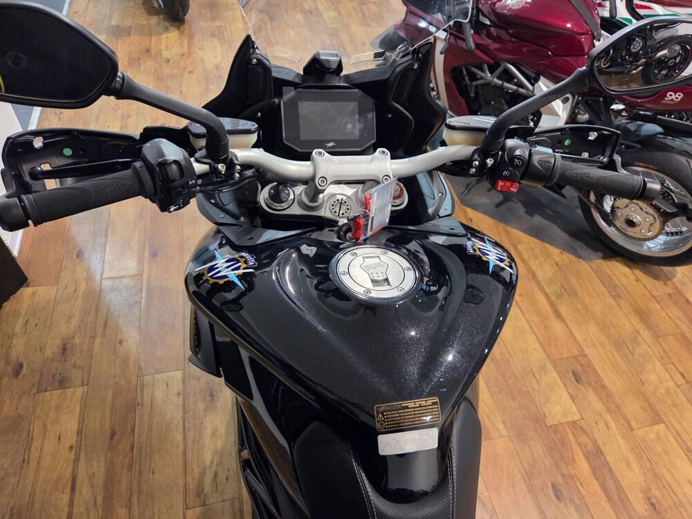 MV Agusta Turismo Veloce 800 Lusso SCS (2021 - 26) (9)