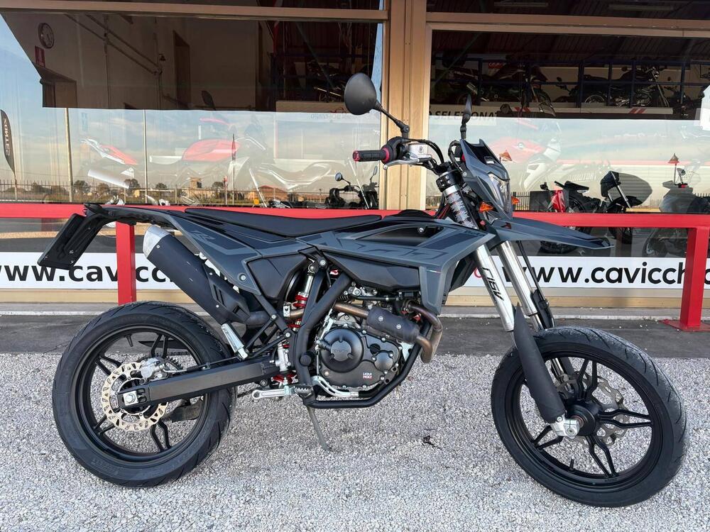 Betamotor RR 125 4T Motard T (2025 - 26) (3)