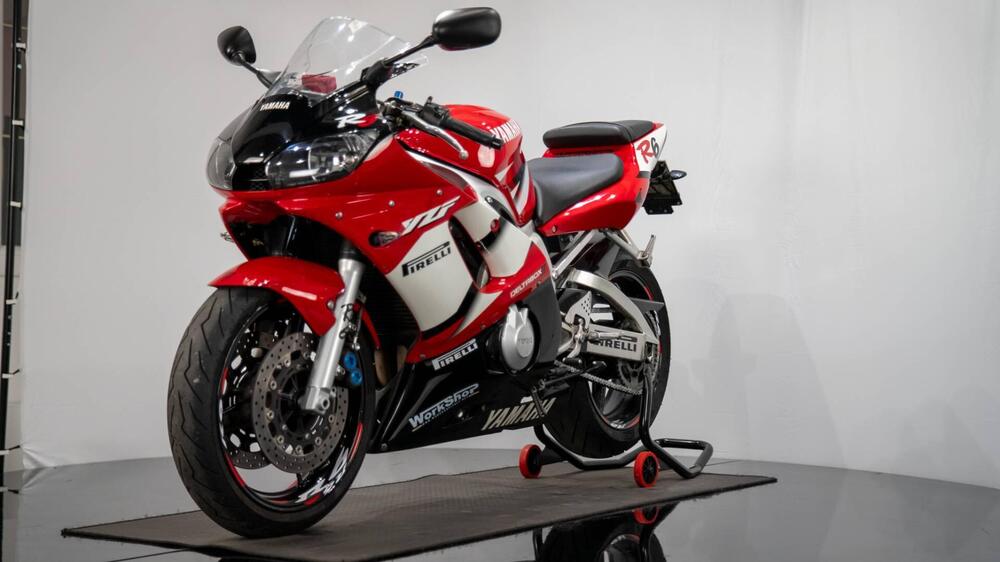 Yamaha YZF R6 (2001 - 02) (7)