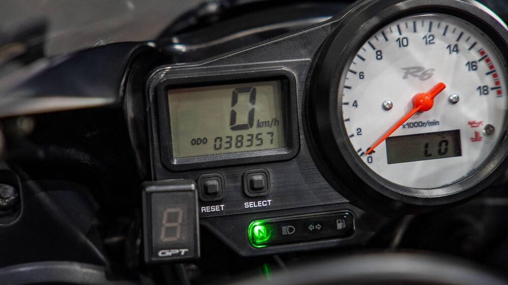 Yamaha YZF R6 (2001 - 02) (20)