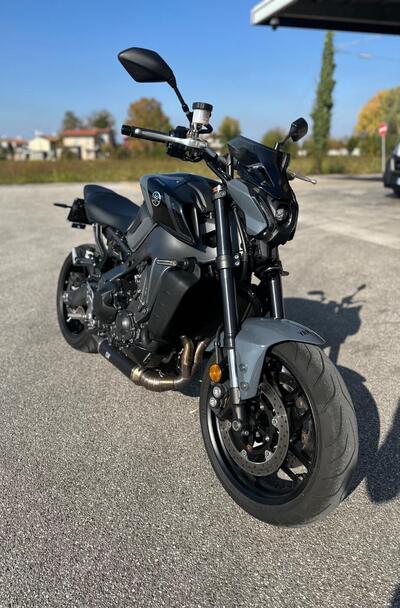 Yamaha MT-09 (2021 - 23) usata