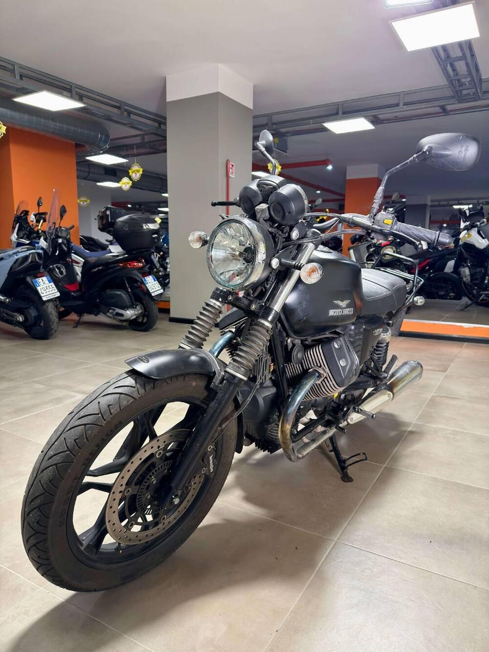 Moto Guzzi V7 II Stone (2015 - 17) (3)