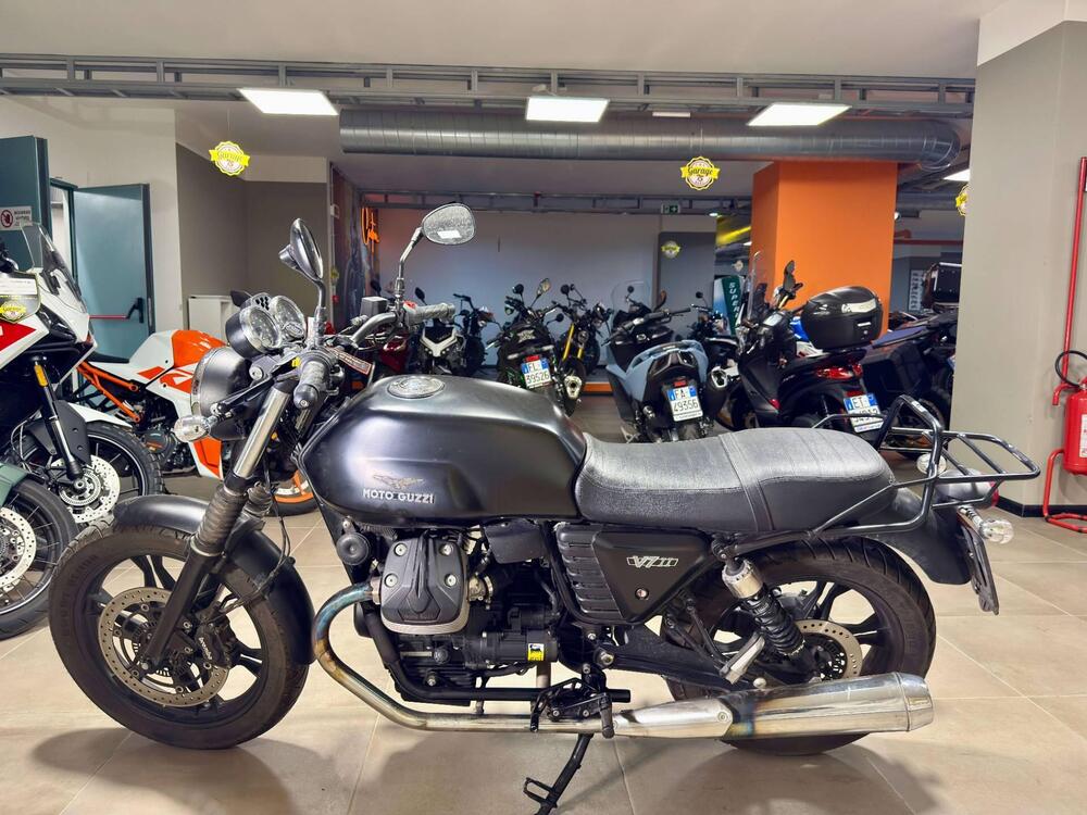 Moto Guzzi V7 II Stone (2015 - 17) (4)