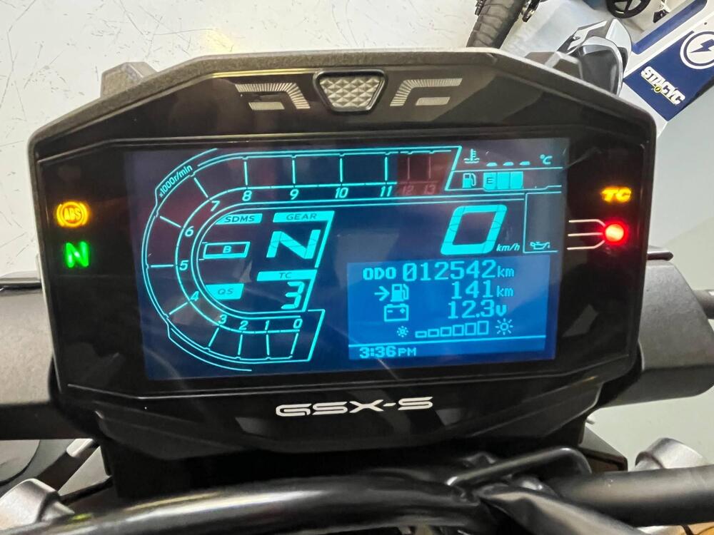 Suzuki GSX-S1000 (2021 - 25) (17)